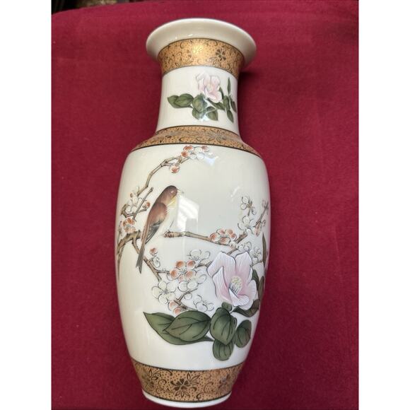 Rare Mid-Century Japan Porcelain Floral Vase Hand painted Birds & Magnolia, 10”H - Picture 1 of 9